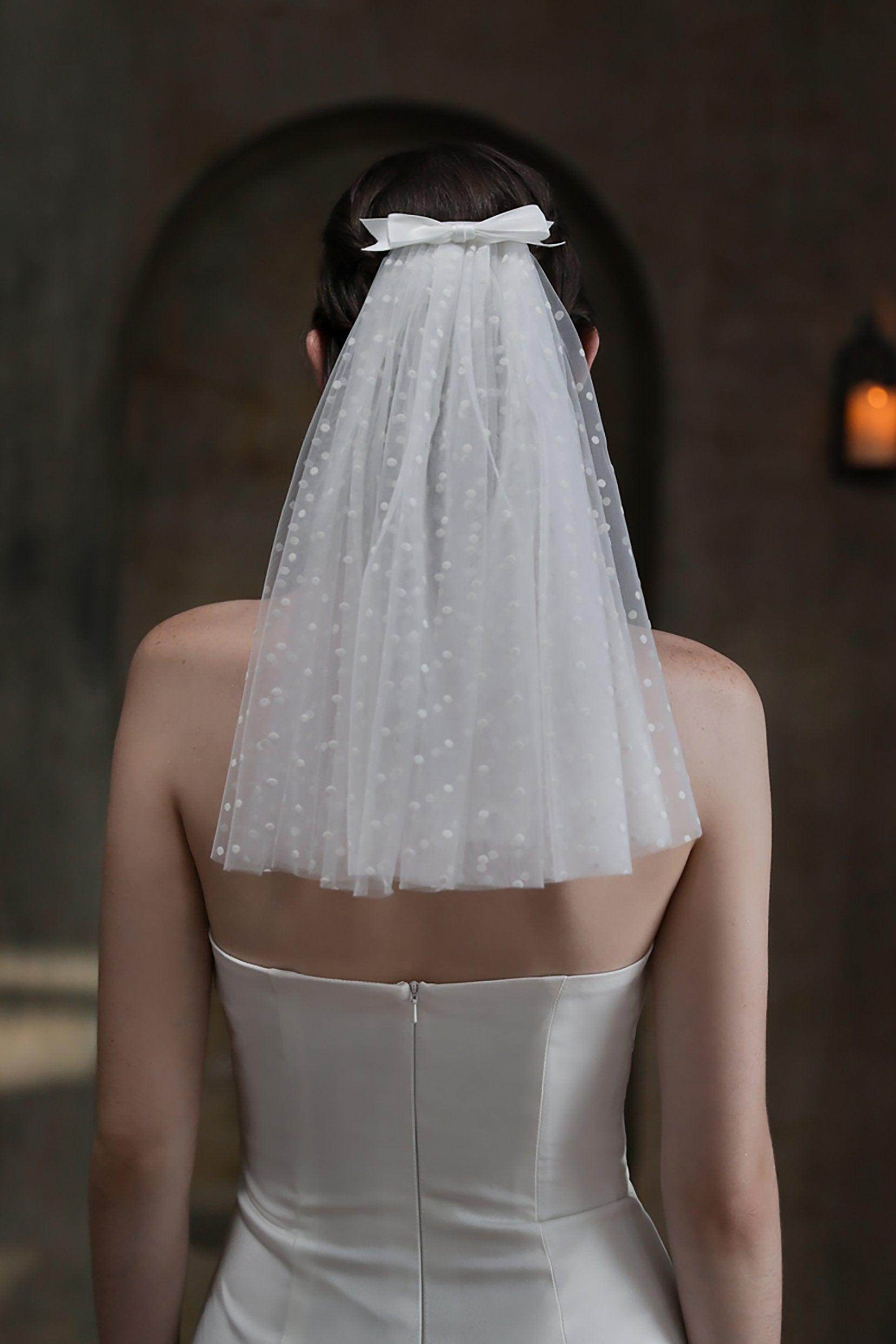 One-tier Cut Edge Tulle Shoulder Veils with Bow CV0304 - COCOMELODY